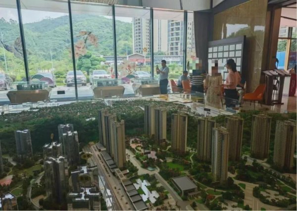 联华证券 从暴富到撤退，李嘉诚急甩400套房，市场真有那么糟糕？